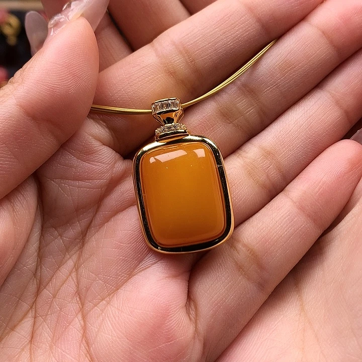 蜜蜡颈饰银S925镶嵌吊坠