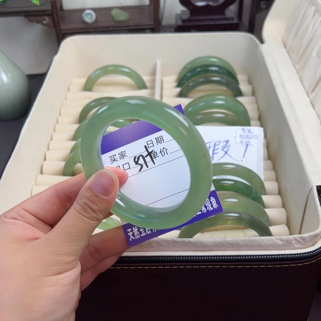 岫玉手镯未镶嵌b h h h j j j j j
