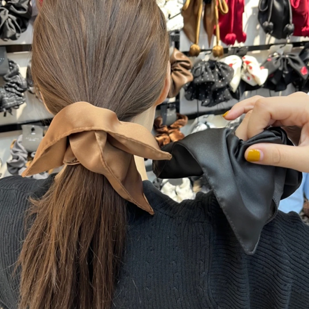 C082 经典耐看款醋酸光泽感垂感方巾