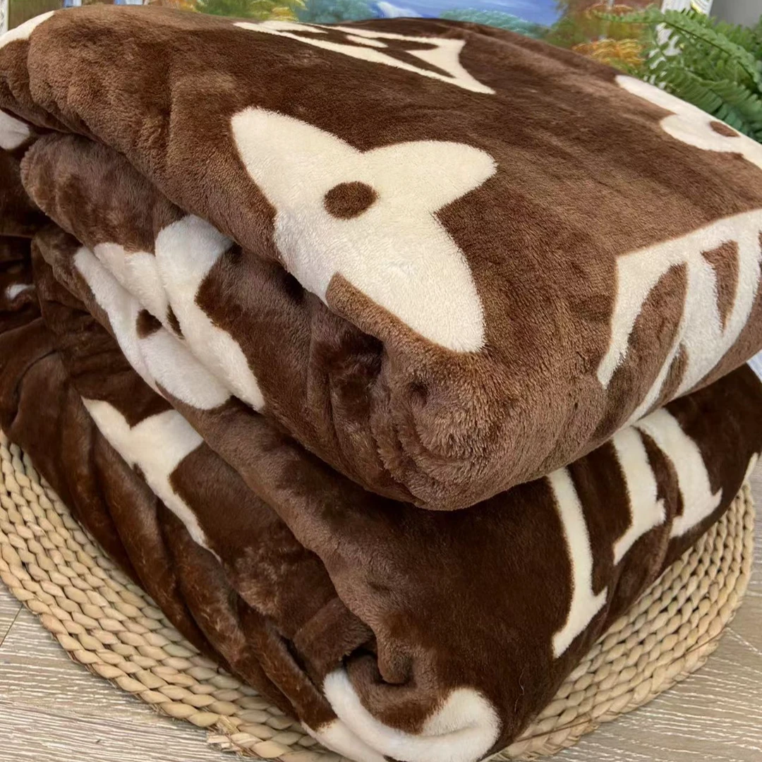 220*240  四季咖色四叶草保暖高品质高密度加绒床单盖毯绒毛毯