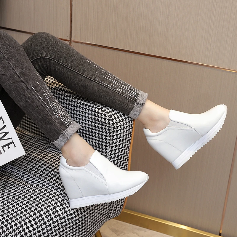 隐形内增高女鞋9cm坡跟2022春季新款轻便休闲舒适鞋白色韩版百搭