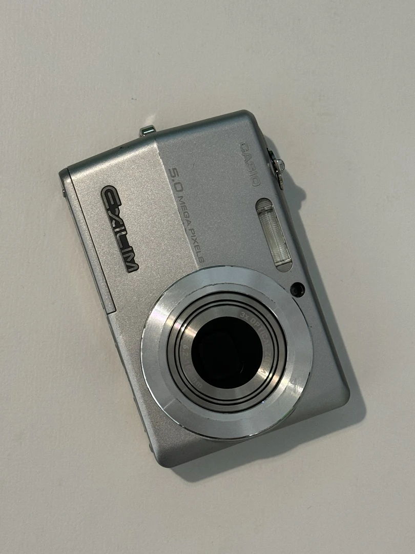 95新  CASIO/卡西欧 z500 银色 500万像素 ccd