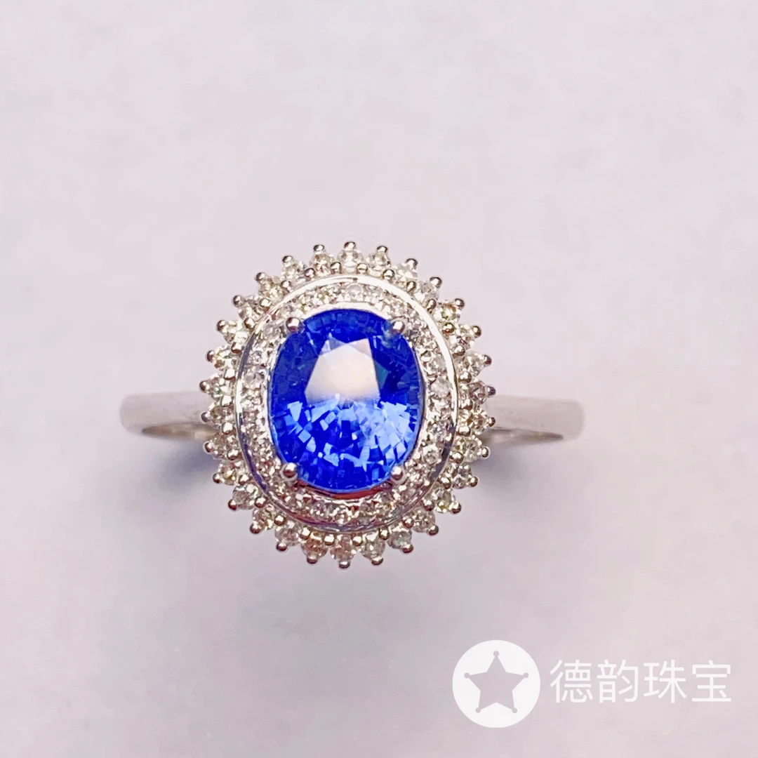 18k金镶嵌蓝宝石戒指