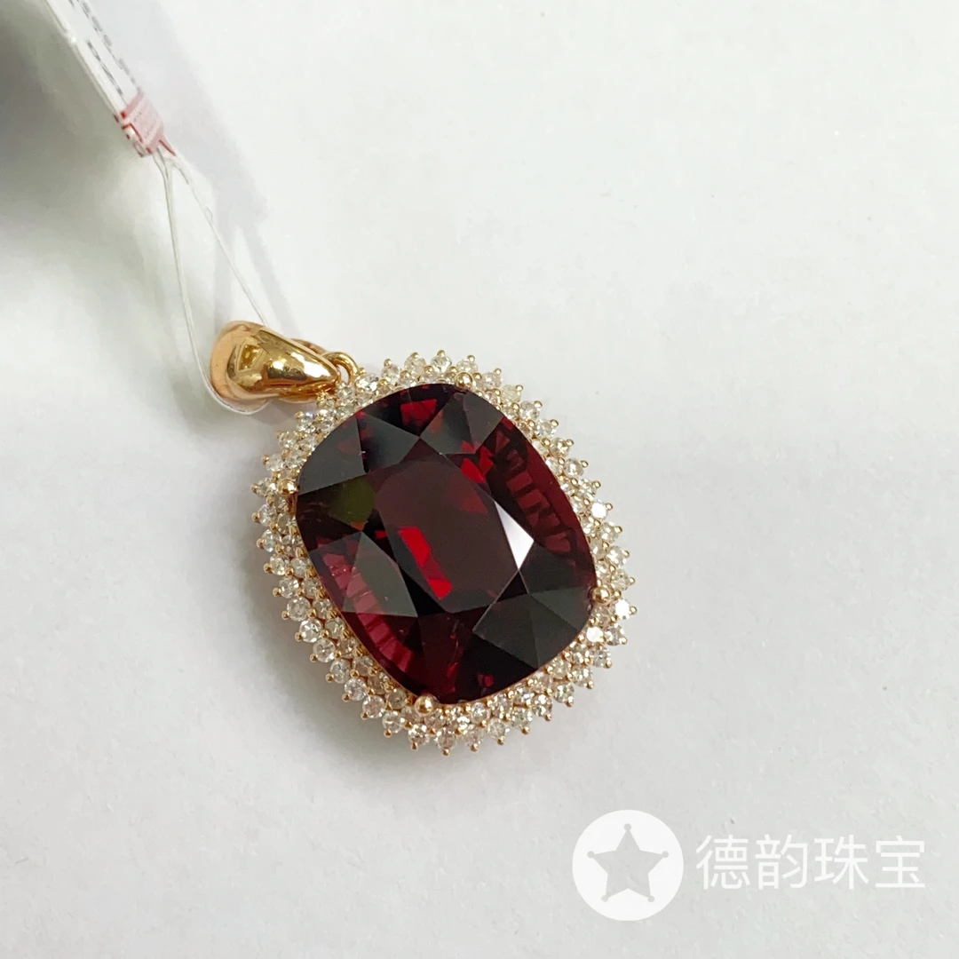 18K金镶嵌碧玺吊坠