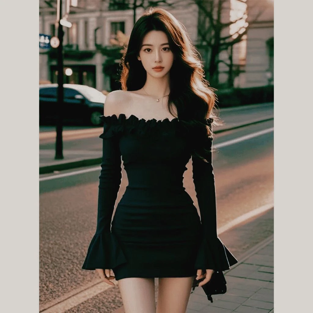 法式复古黑色木耳边一字领连衣裙女秋冬季时髦洋气超好看包臀短裙