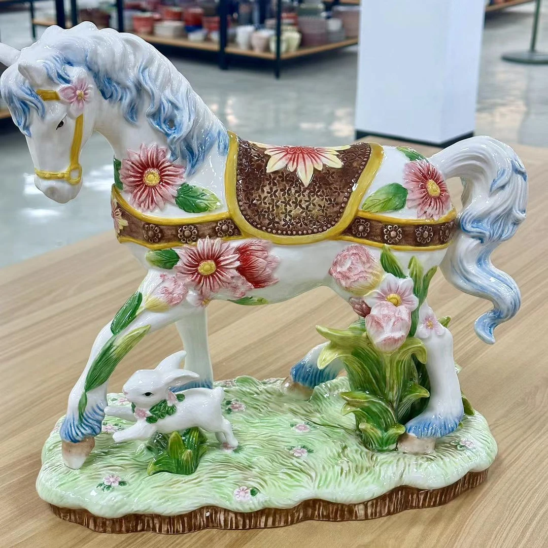 陶瓷春天马小兔郁金香马摆件家居饰品电视柜茶几玄关礼品