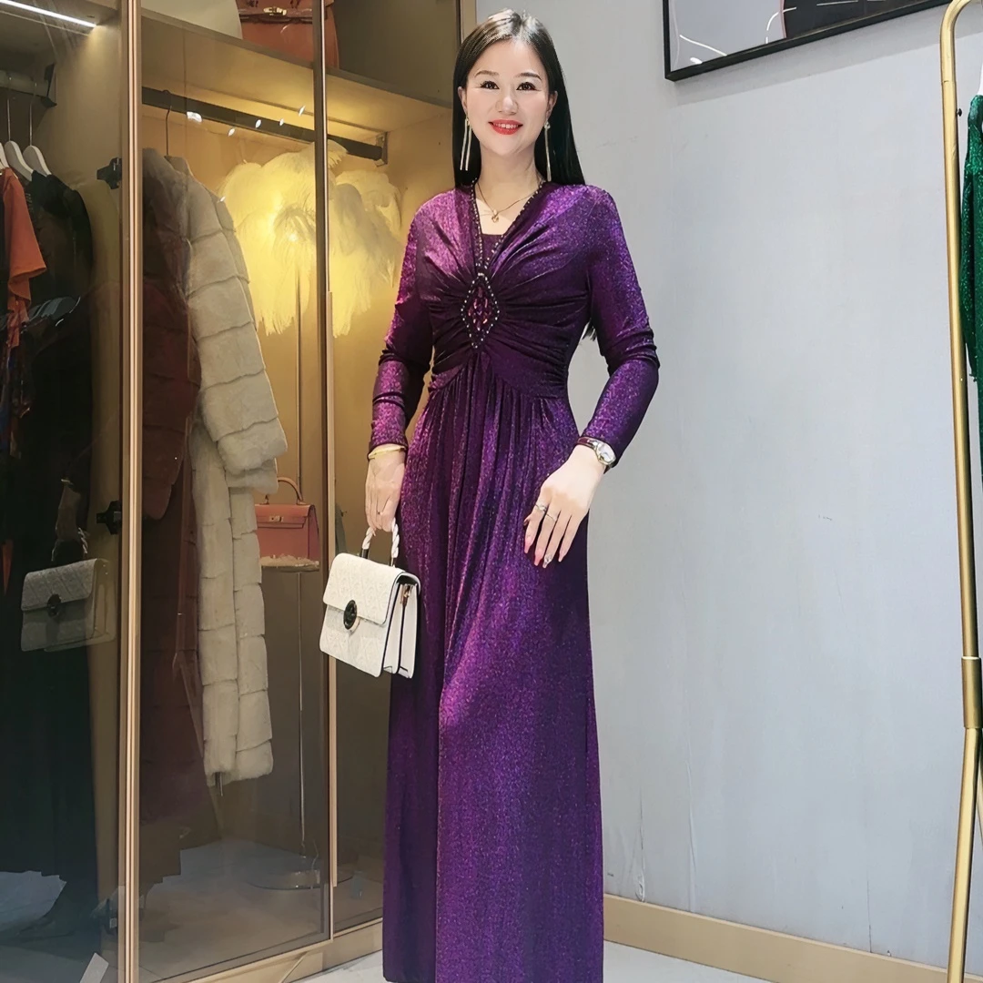 2023秋季新款气质时尚重工钉珠高级感V领褶皱大摆连衣裙66006