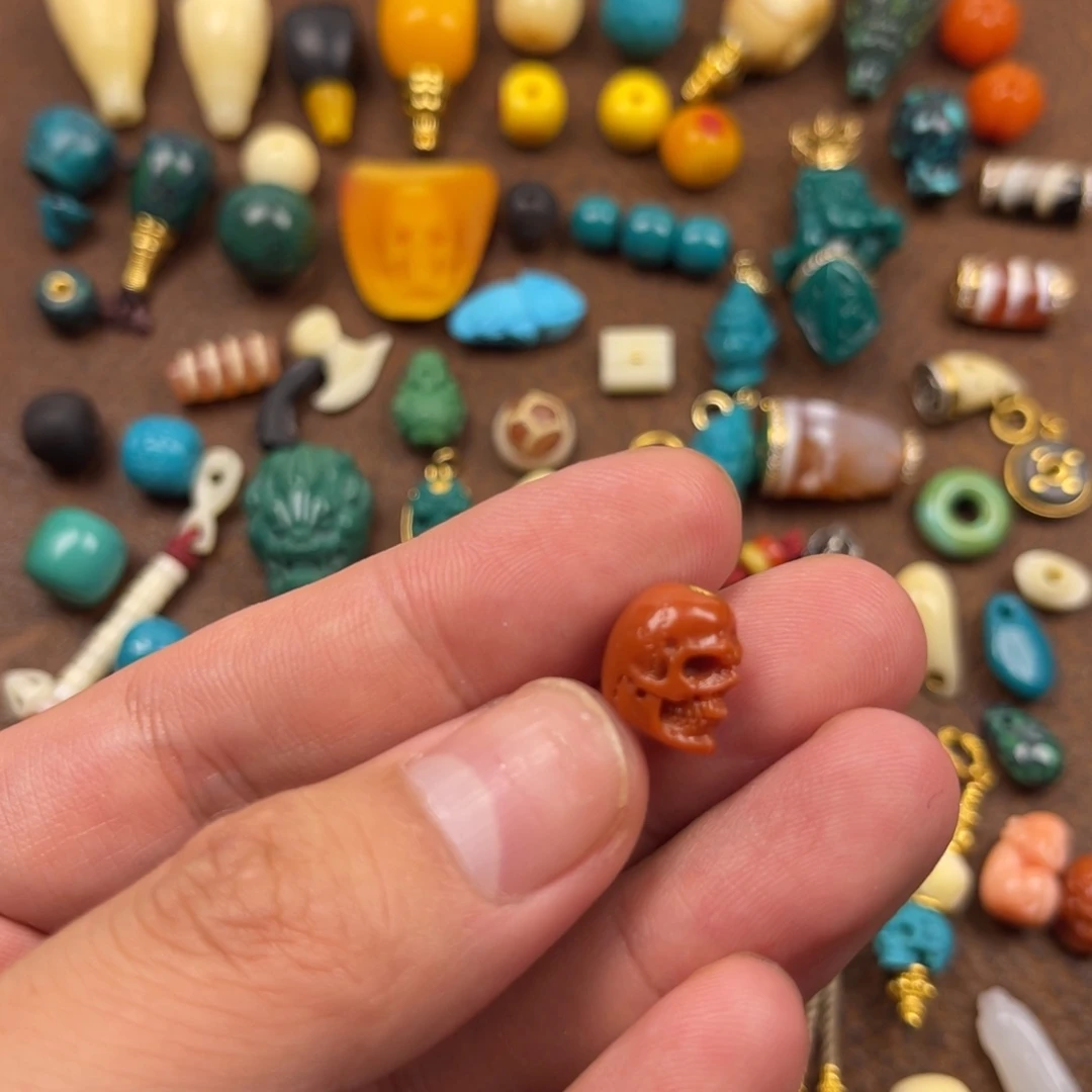 【闪购商品】南红玛瑙颈饰足金镶嵌