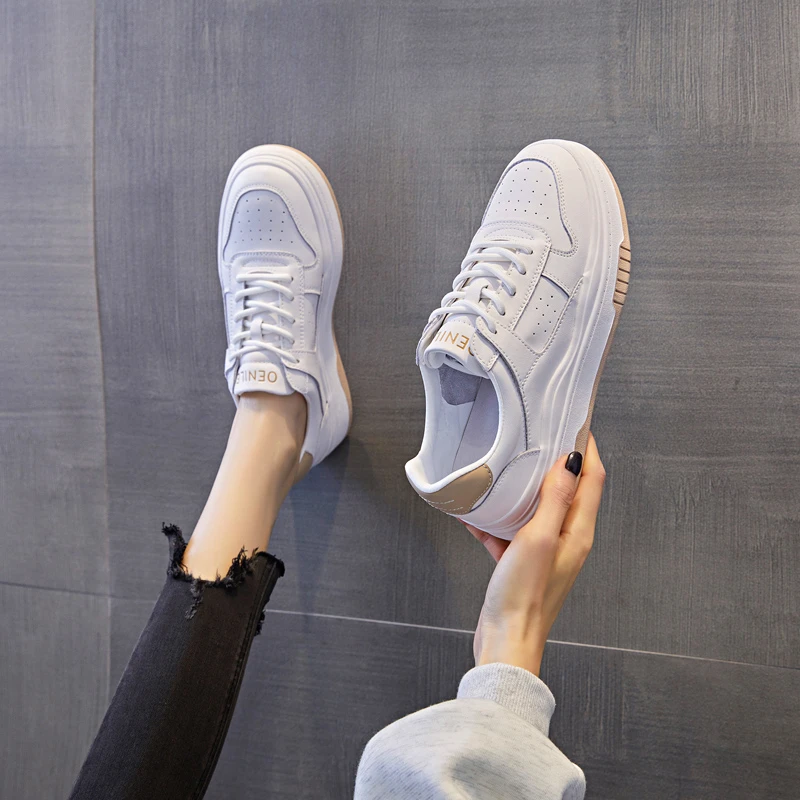 2025春夏新款小白鞋女运动休闲真皮单鞋百搭网红大码女鞋4142板鞋