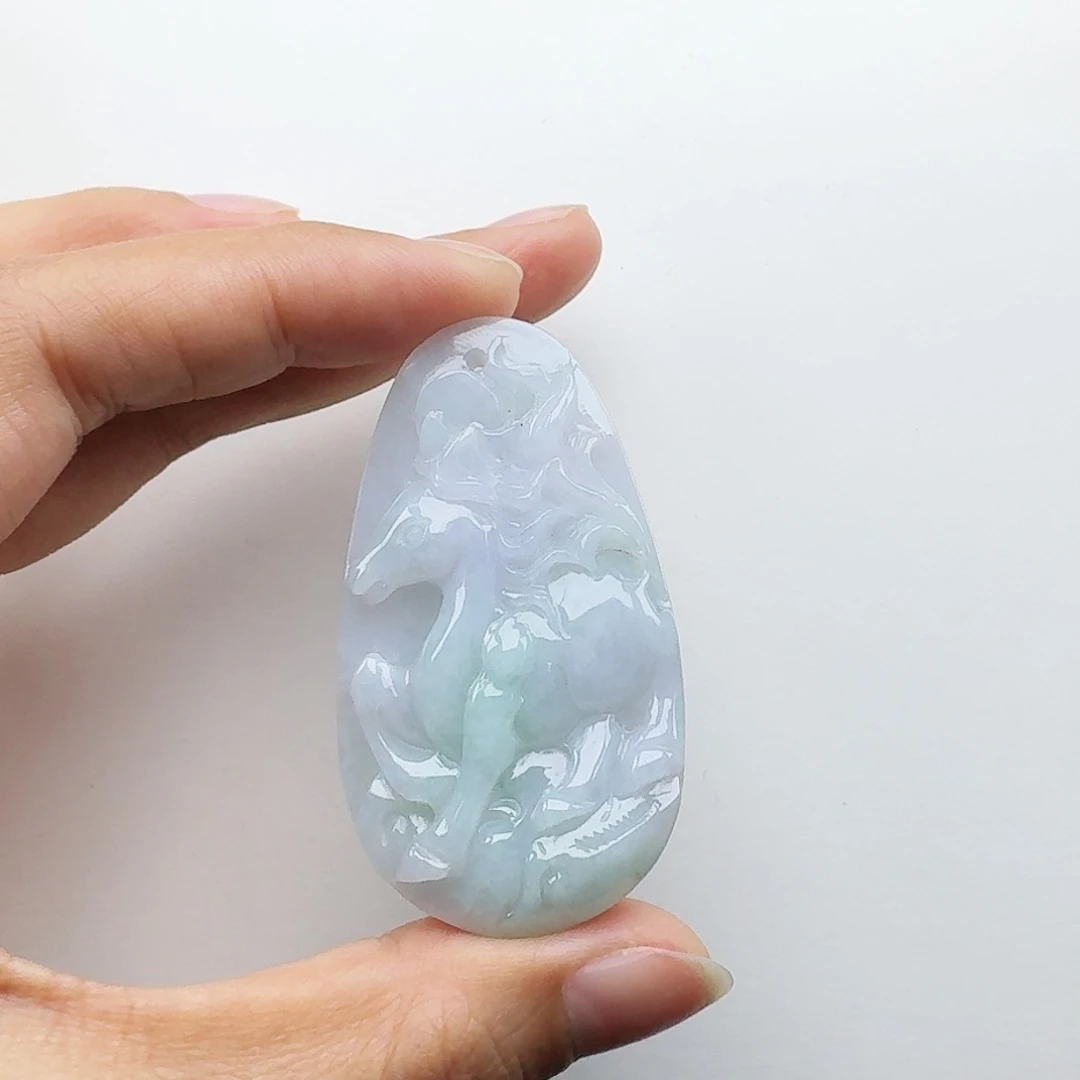翡翠颈饰未镶嵌马牌