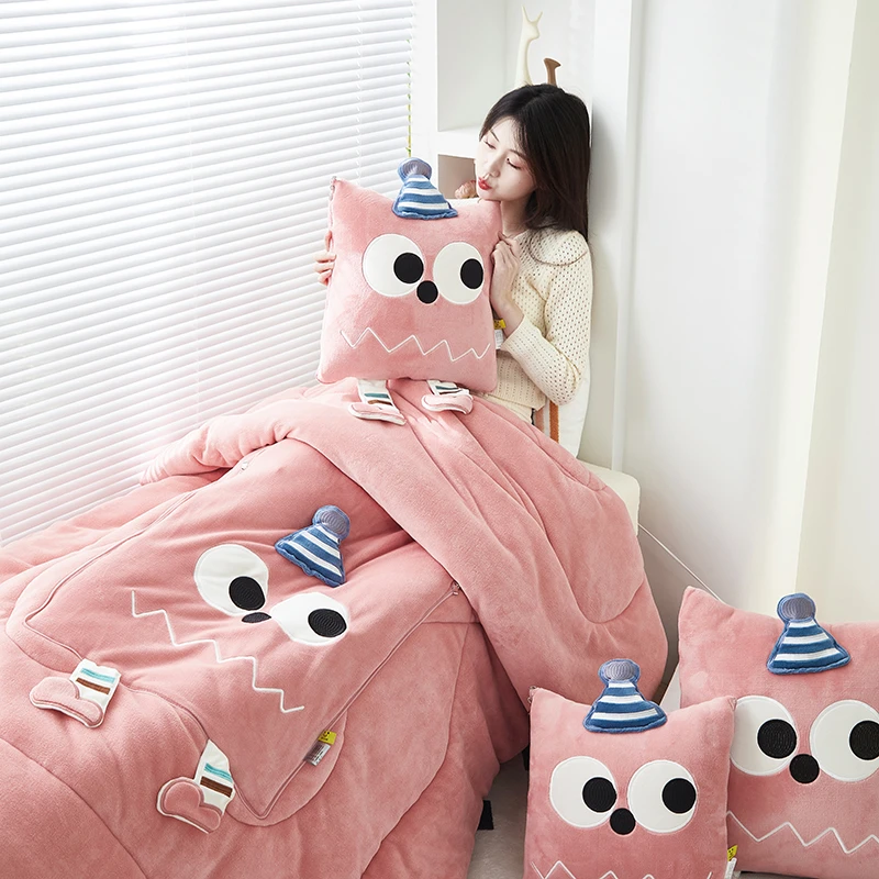 牛奶绒车载抱枕折叠被子两用办公室午睡空调靠枕头被盖毯子二合一