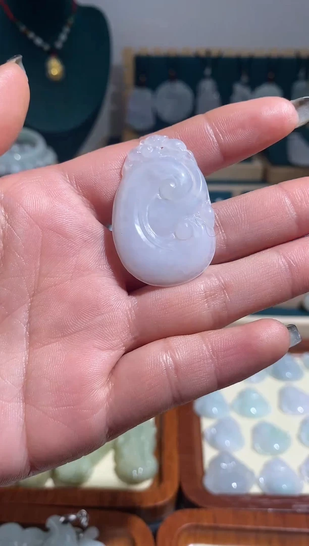 【闪购商品】翡翠颈饰未镶嵌如意