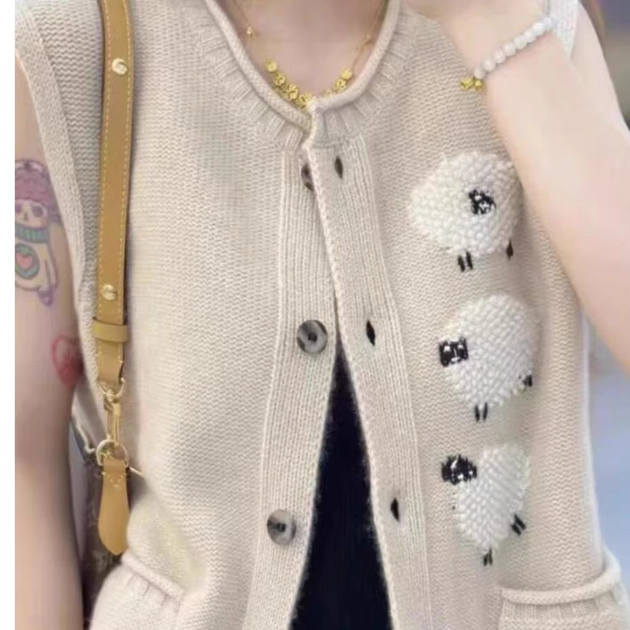 春秋新款时尚气质针织百搭手工绣花三只羊马甲宽松圆领休闲洋气女