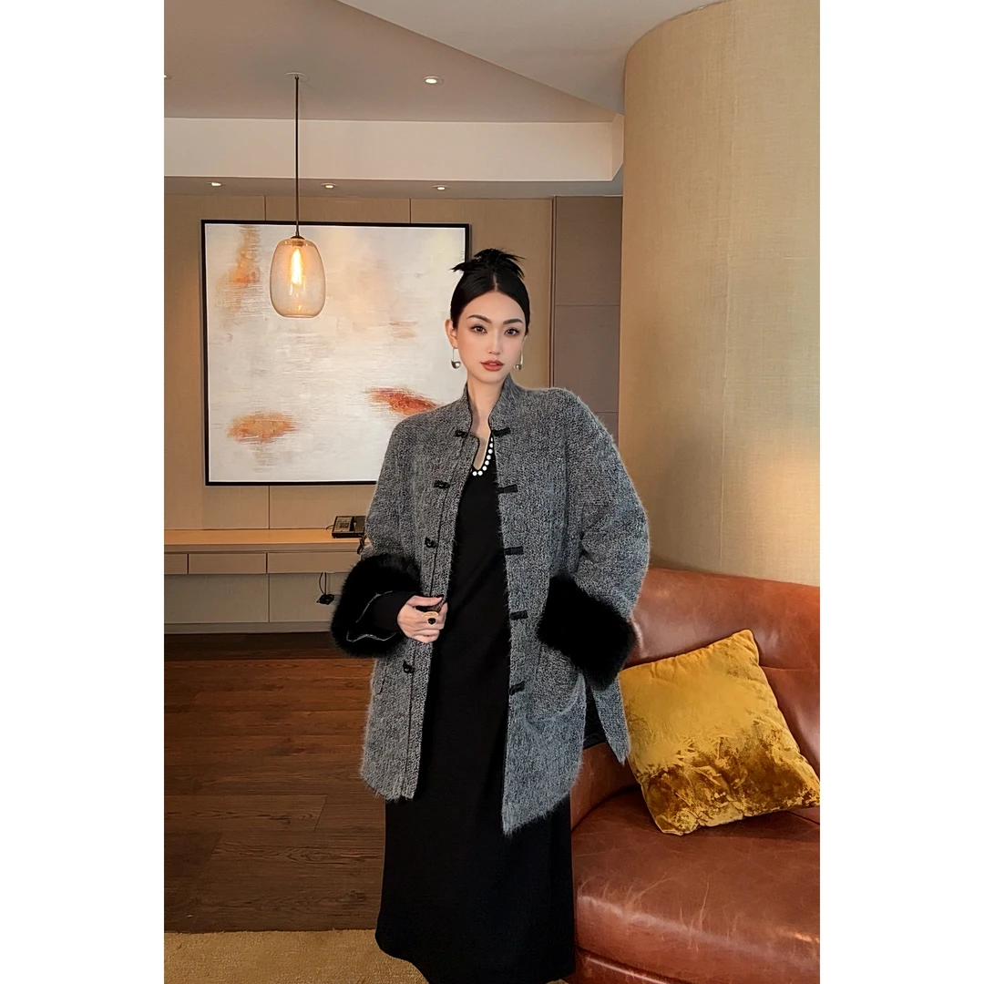 紫紫  星墨香奢  混纱中式拼接毛毛袖修身外套ZC11WZYL760