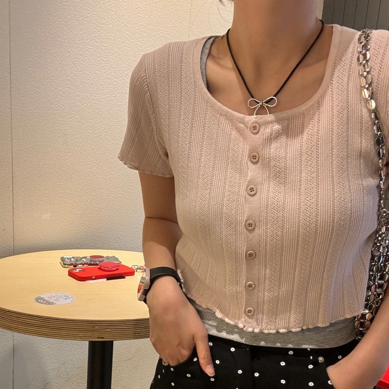 【金恩慧欧尼Hi mood】 薄款纯色木耳边纽扣镂空短款短袖