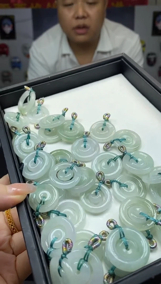 【闪购商品】定制翡翠未镶嵌多样性发货（只发一件) *C3