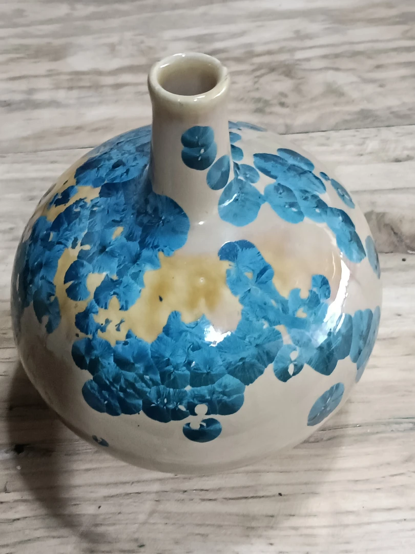 结晶釉花插一只，器型少见