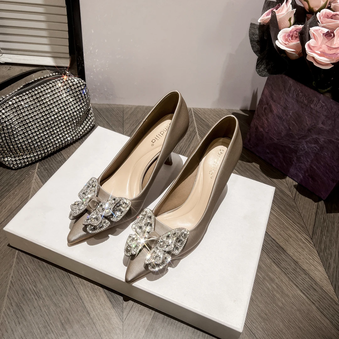 A555-26高跟鞋女2025新款通勤风小方钻扣小跟鞋百搭气质尖头单鞋