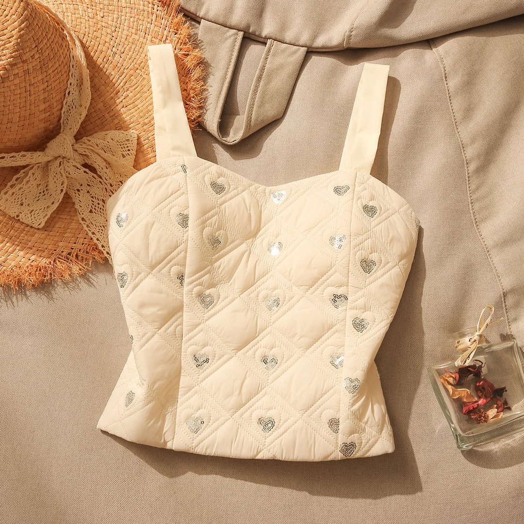 法式白色爱心吊带背心女西装打底内搭秋冬新款带胸垫短款洋气上衣