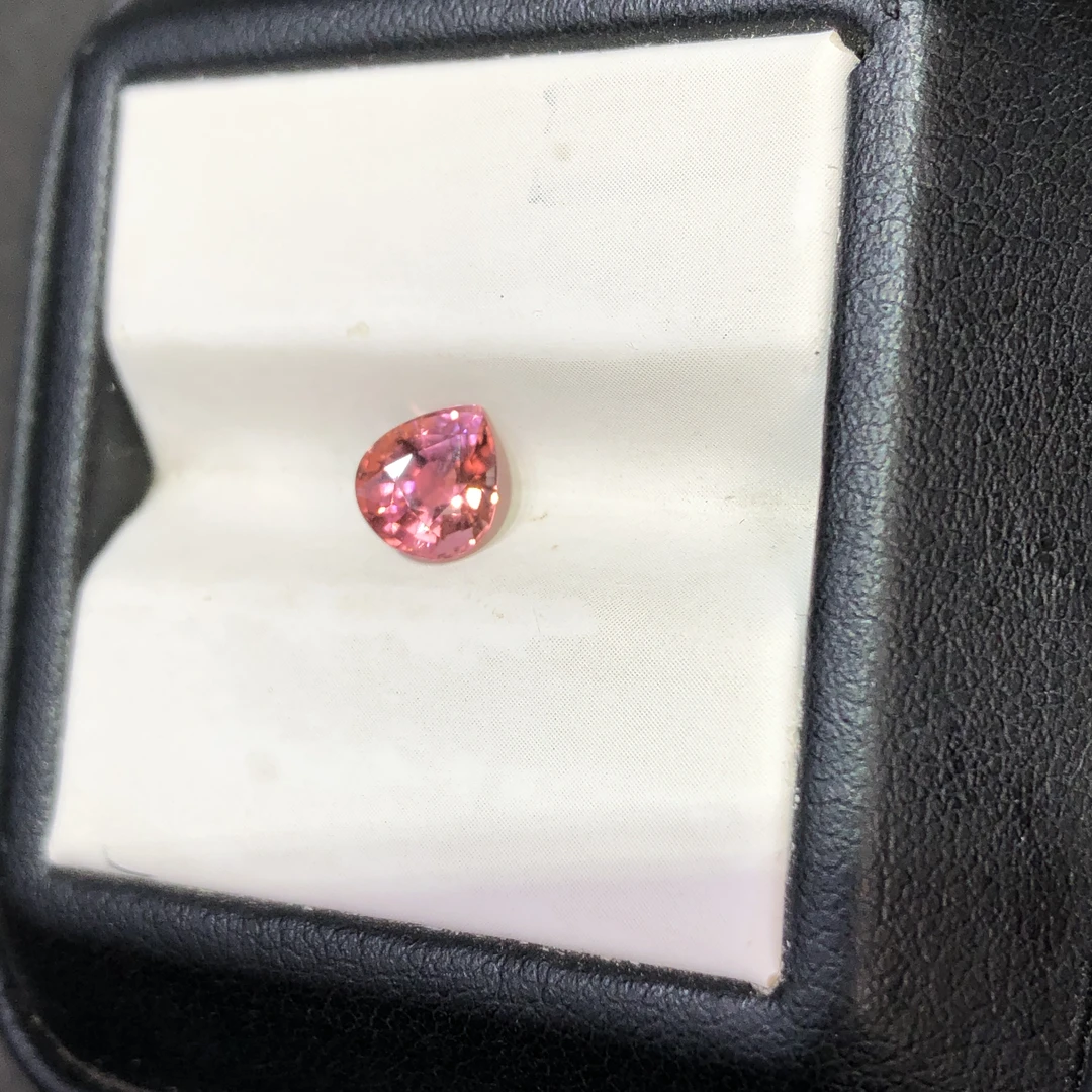 大气粉色碧玺裸石、1.17ct、6.3x7.1mm