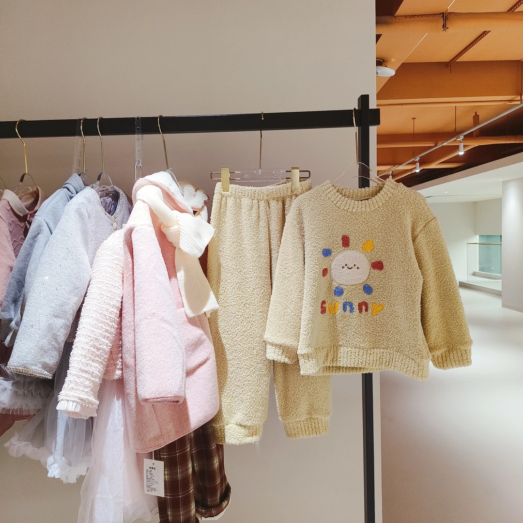 女童可爱太阳英文刺绣半边绒加厚家居服24144