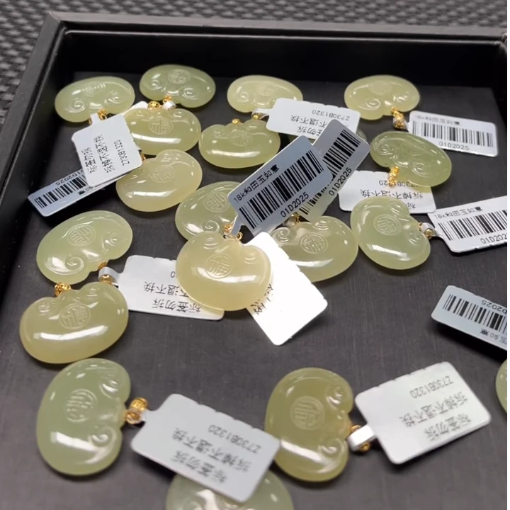 【新疆和田玉】18K和田玉如意锁吊坠多样性发1件不带链 2025