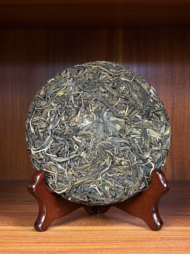 精选235号荒山雨林2022年云南普洱生茶紧压茶饼（357g）