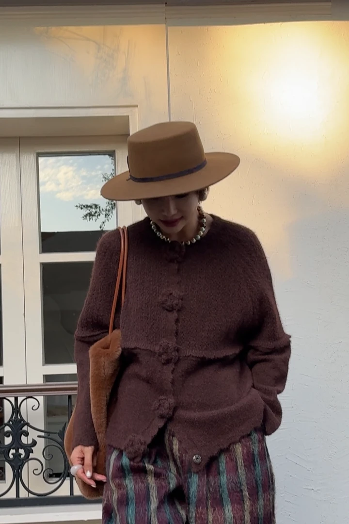 NXJ 【红气养人】微胖大码  手工钩花宽松大版斗篷毛衣 251114