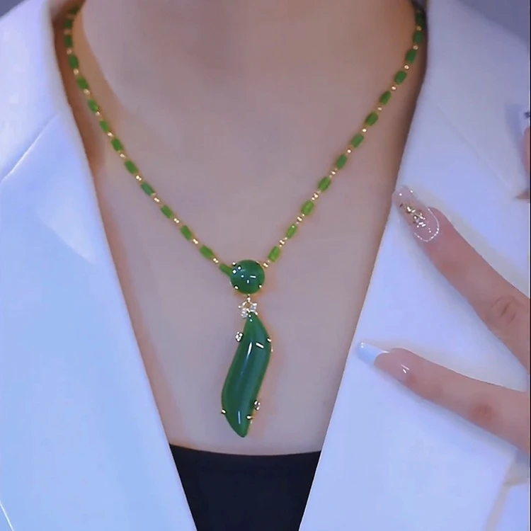 非金属项链 美人腰气质时尚项链绿色镶嵌小众女款精致简约轻奢坠