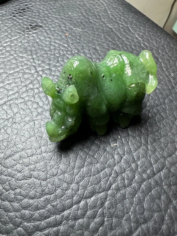 和田玉俄罗斯碧玉牛气冲天