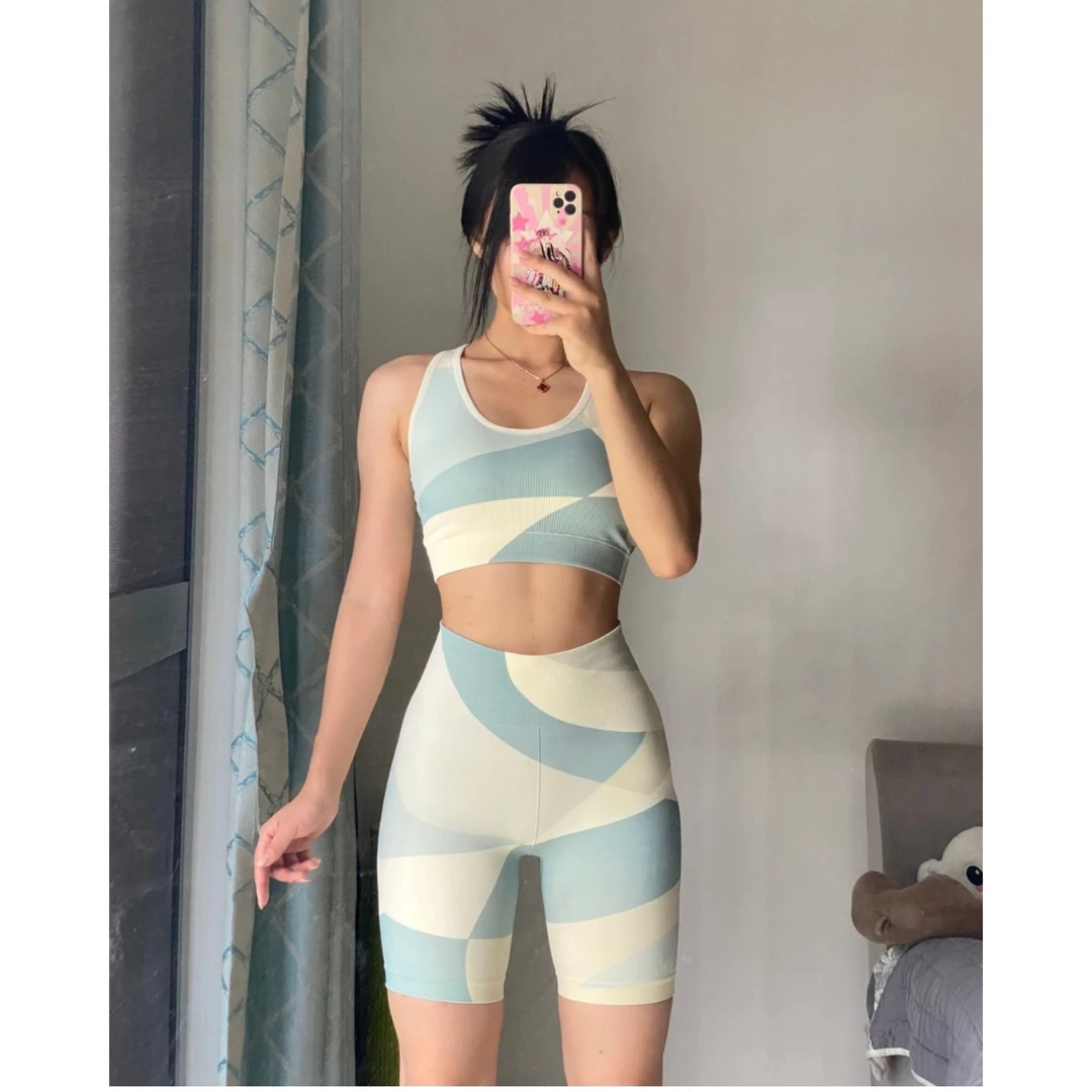 【撞色】网红瑜伽服高端款防震美背+紧身高腰时尚三分美式短裤套装