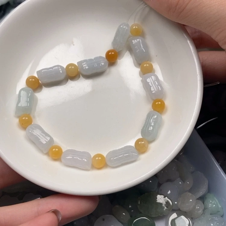 【闪购商品】翡翠挂件未镶嵌燕*