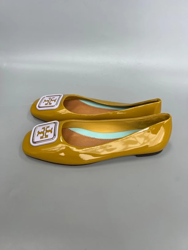 99新 TORY BURCH/汤丽柏琦 897 平底黄色方扣乐福鞋 女船鞋