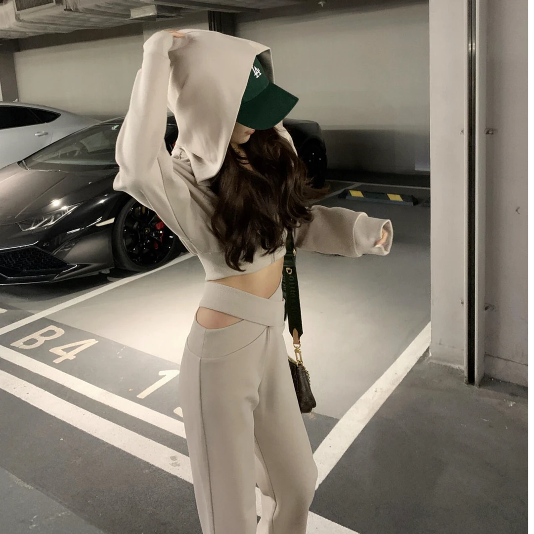 港风复古炸街百搭套装女短款连帽卫衣秋季新款交叉绑带高腰阔脚裤