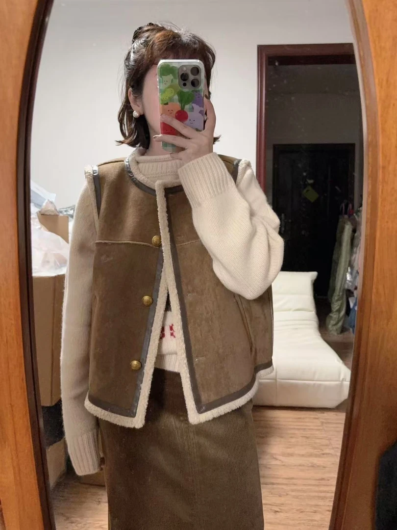 韩系穿搭卡其色毛绒马甲女款2024新款秋冬季美拉德穿搭半身裙套装