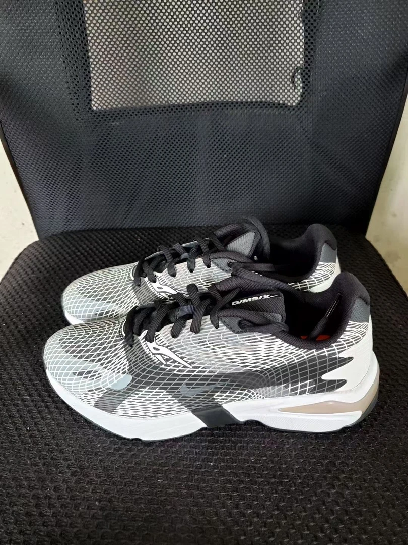 ［断码清仓］40码  Nike Ghoswift White/Black/Wolf Grey跑步鞋
