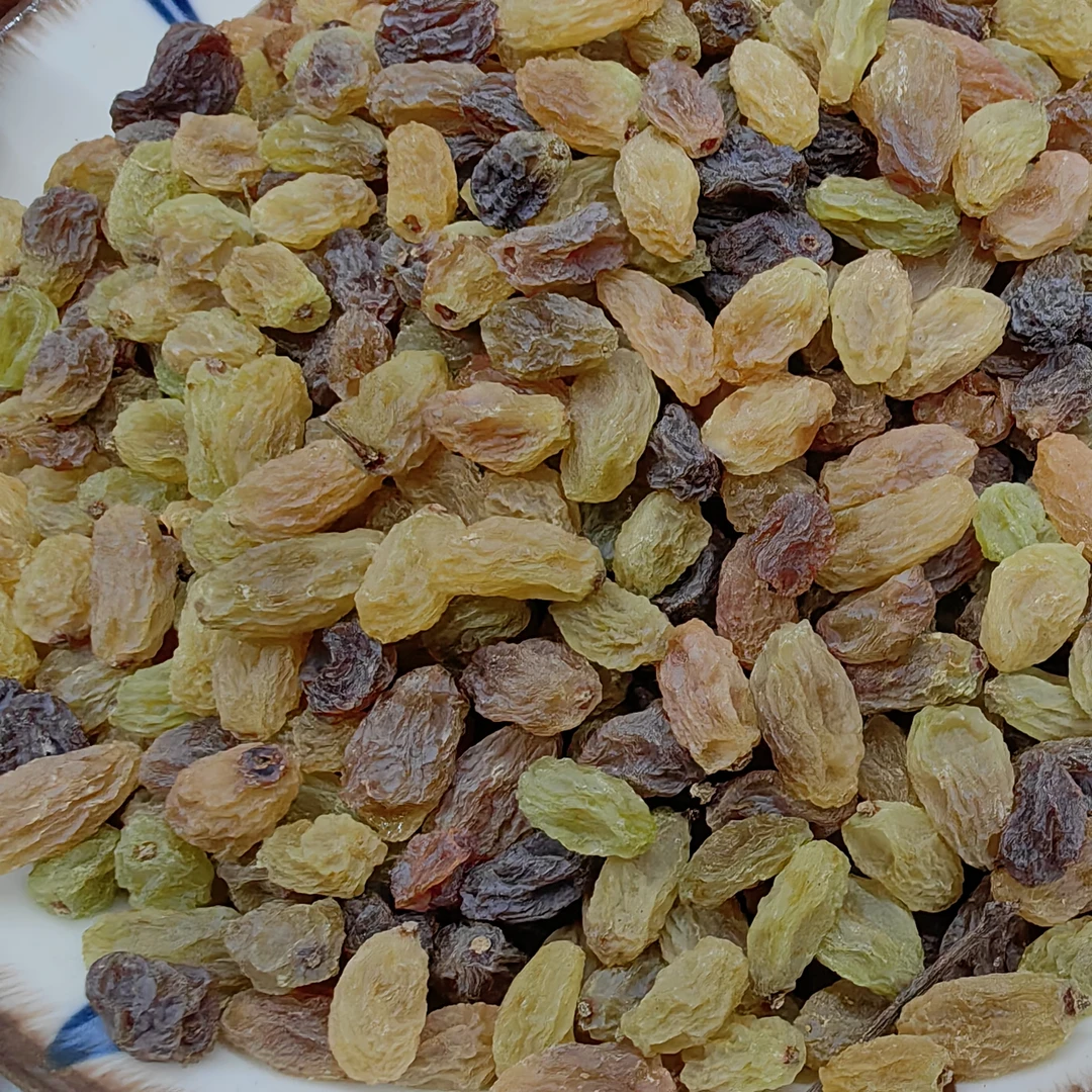 古丽家的难看的葡萄干,自然晾晒很难看。谨慎下单。