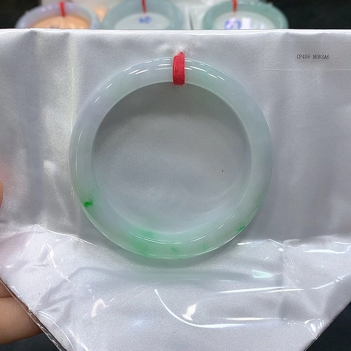 翡翠手镯未镶嵌翡翠手镯