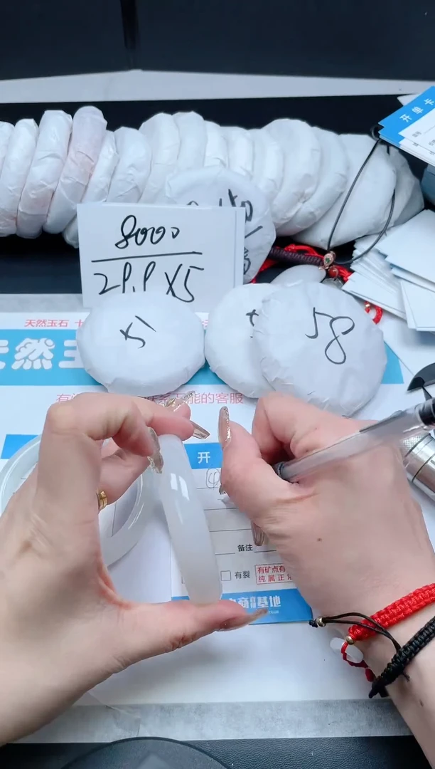 【闪购商品】石英质玉手镯未镶嵌80