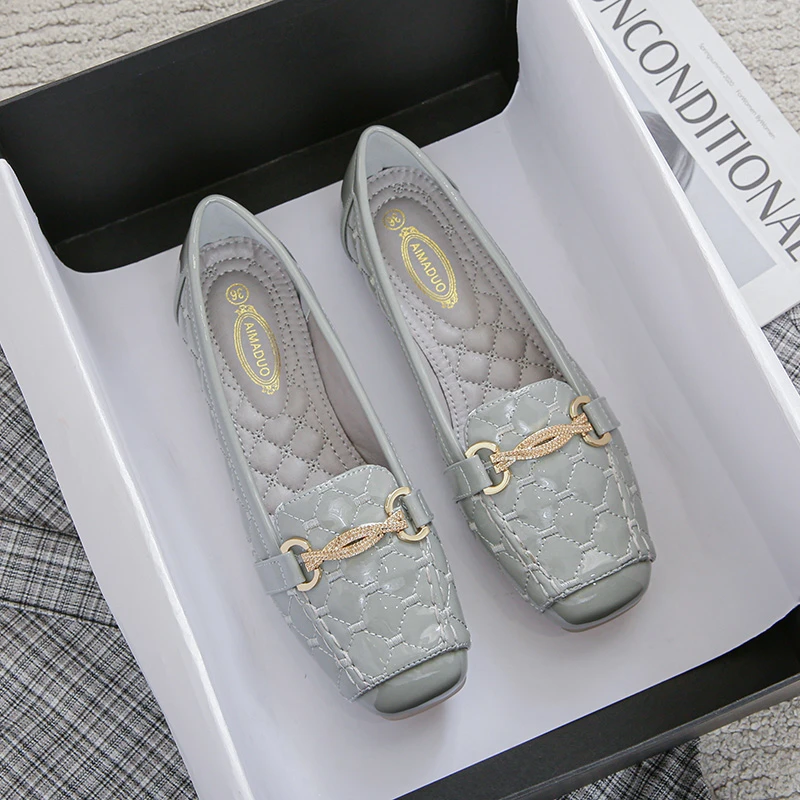 方头单鞋女平底小皮鞋软皮绣线鞋软底奶奶鞋小码豆豆鞋大码41-43