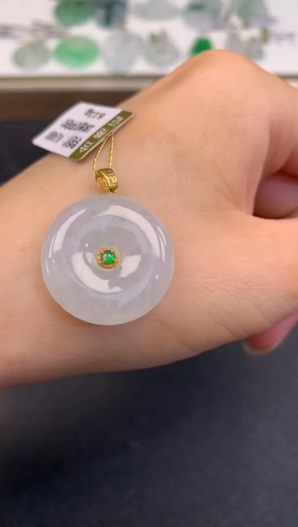 【闪购商品】翡翠吊坠(赠链)18K金镶嵌