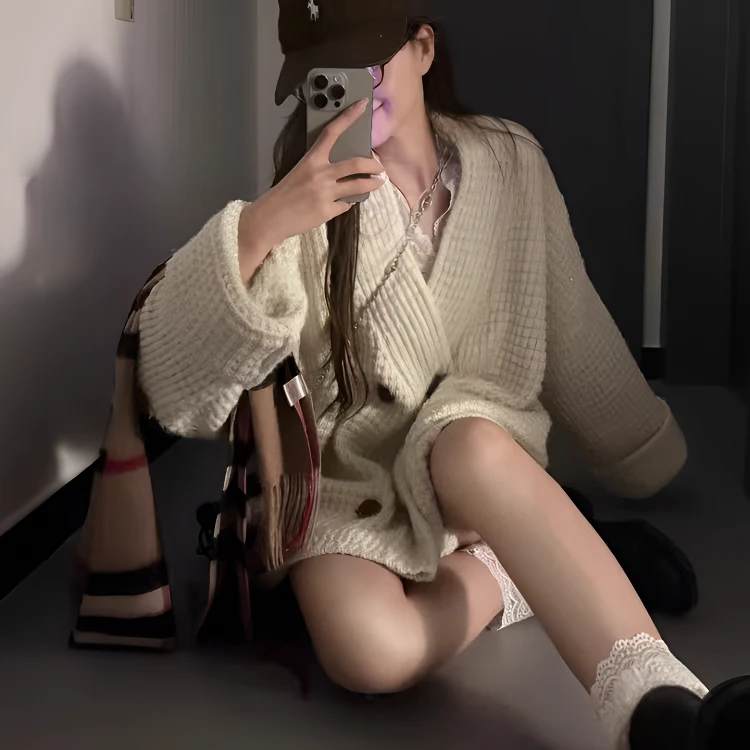 设计感亮片毛衣外套女秋冬新款慵懒感V领针织开衫加厚外搭上衣潮