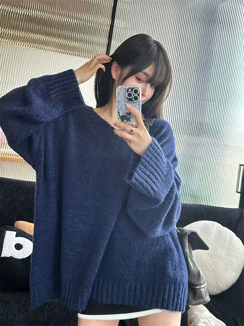 辣妹露肩V领毛衣女秋冬新款大码慵懒风针织衫外搭宽松显瘦上衣