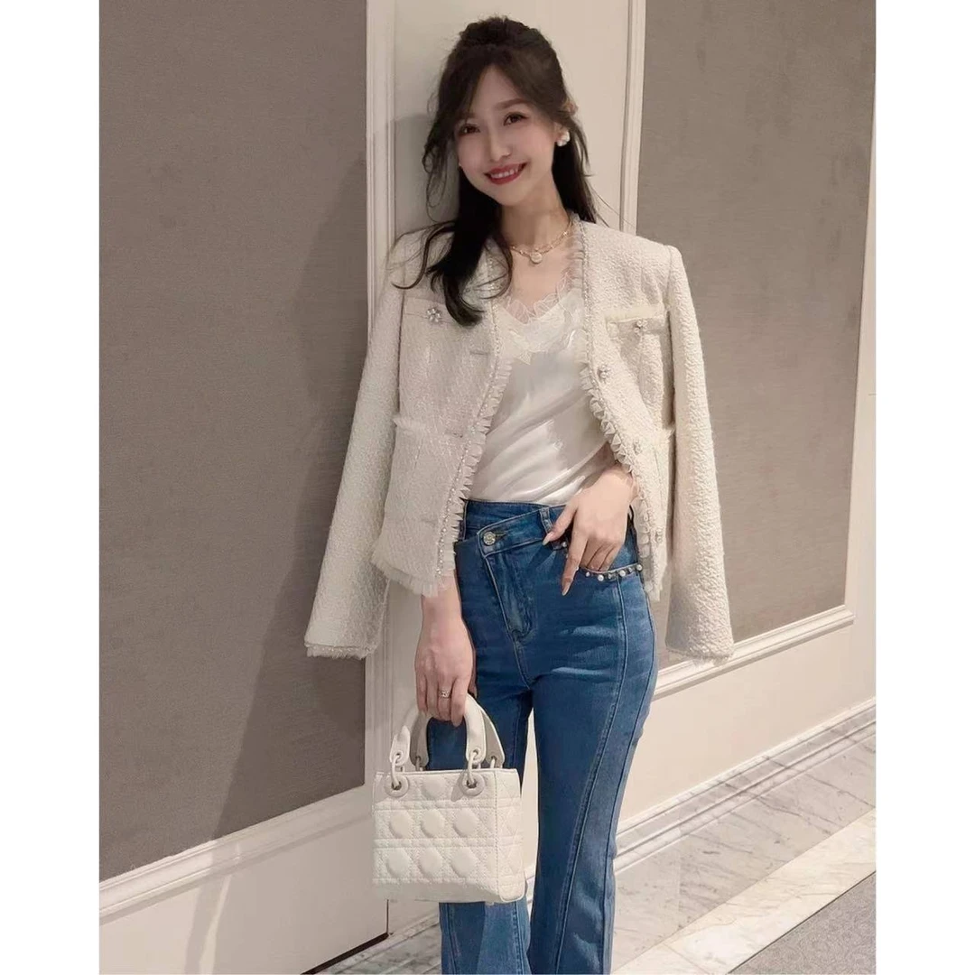 W·HAHA【长腿滤镜】微喇设计超显腿长钉钻开衩牛仔裤WHHK013