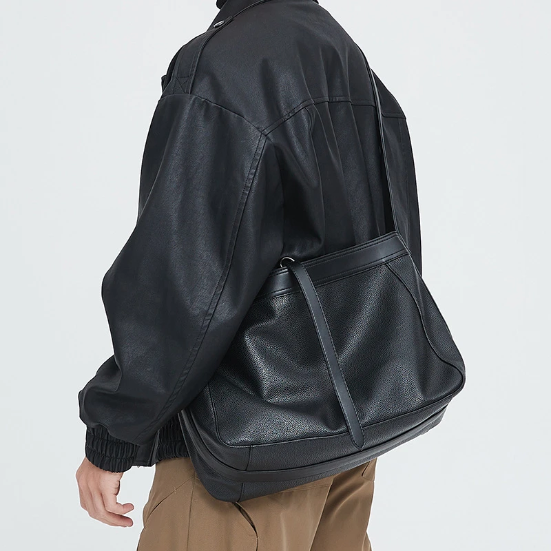 男士大号单肩斜挎包街头时尚个性设计师韩版男包大容量通勤包包