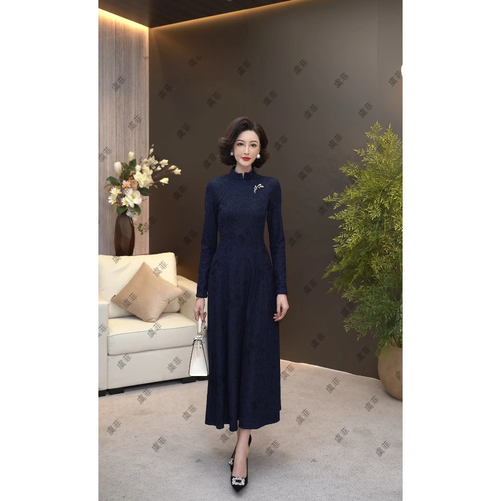 2024女神界新宠藏蓝色加绒骨线刺绣蕾丝牛奶绒大摆裙WF3131R