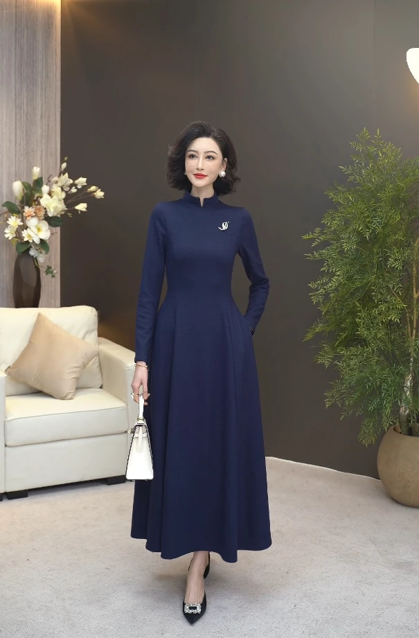 2025年新款藏蓝色弹力针织毛呢长款时尚优雅气质连衣裙WF3120
