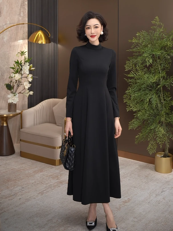 2025春新款赫本风立领小黑裙收腰气质名媛高级感长裙连衣裙WF3115