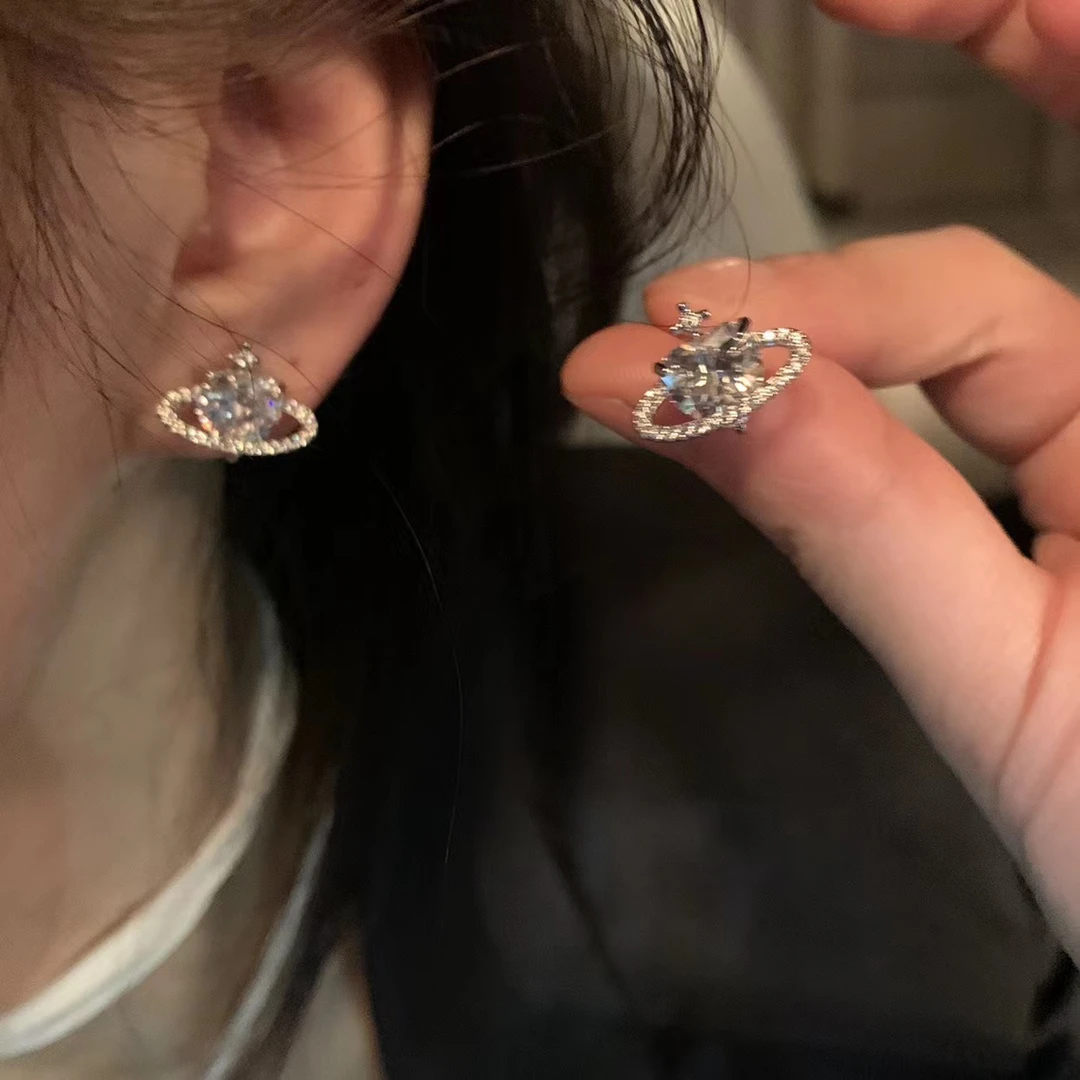 铜合金耳饰  快乐星球微镶锆石新球耳钉小众轻奢甜酷风耳环女