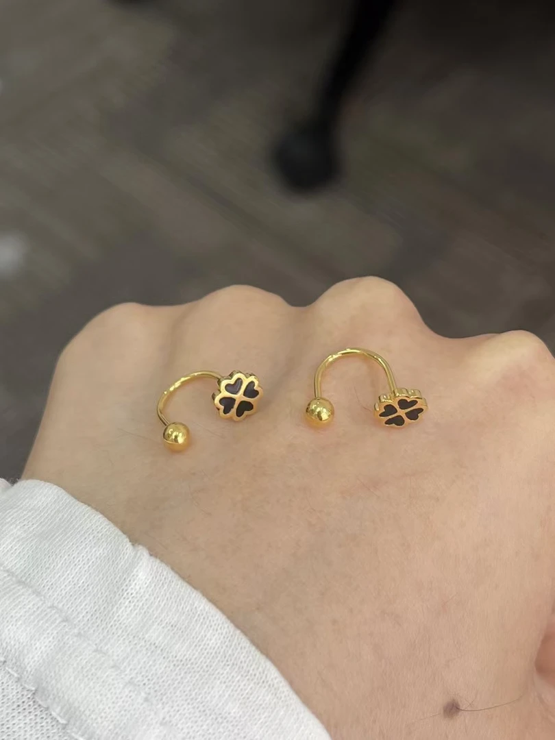 足金999 U型爱心四花耳钉 1.97